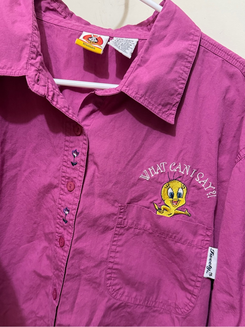 VTG 2001 Looney Tunes magenta tweety bird button up. Womens 26/28w. 3X/4X